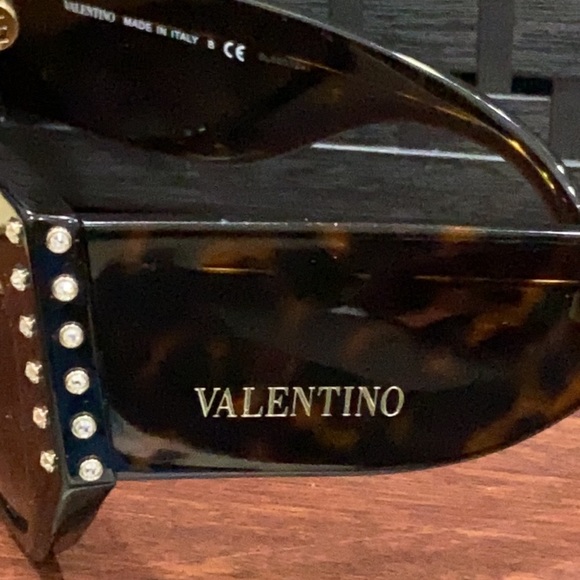Beautiful Valentino Sumglasses main image 6